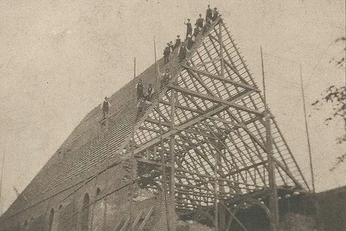 Bau der Bispinger Kirche im Jahr 1906